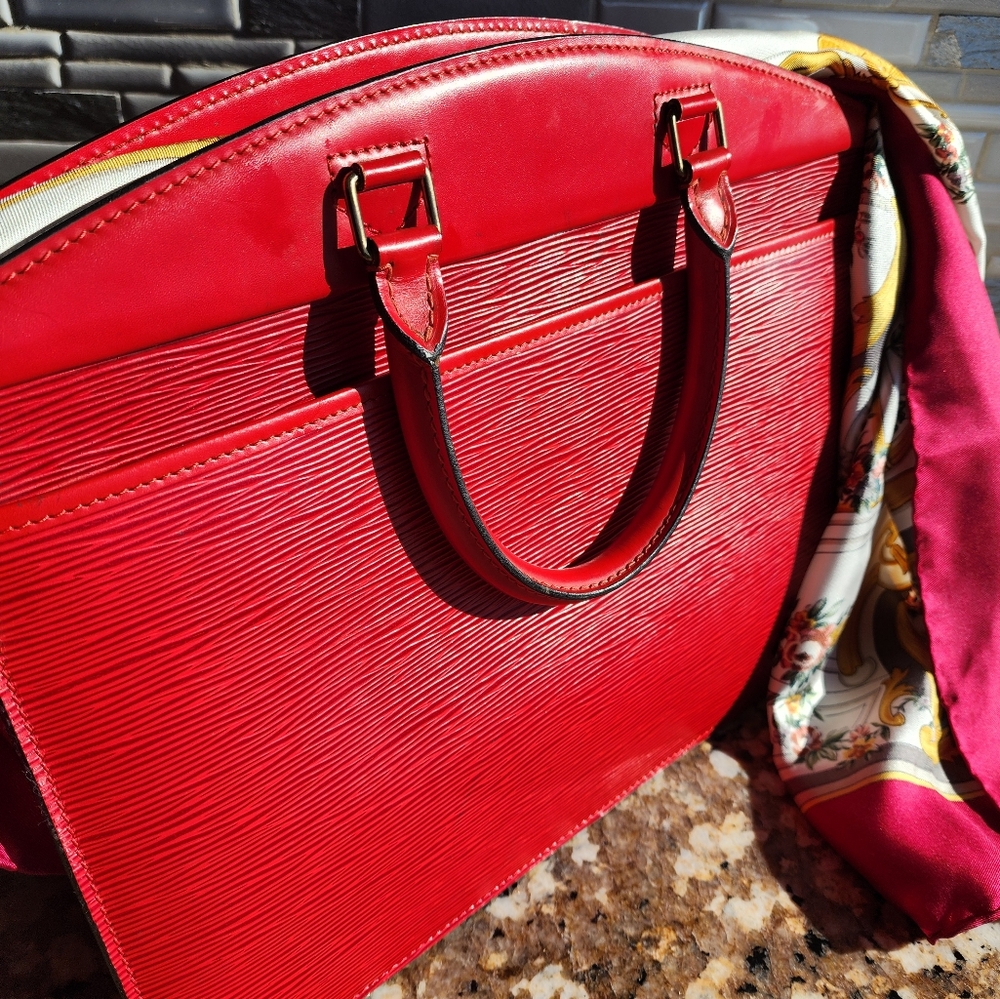 Authentic Vintage Louis Vuitton Epi Riviera Bag - Picture 5 of 15